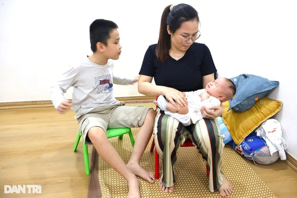 Mẹ trẻ cầu xin cứu giúp con 2 tháng tuổi có nguy cơ mù như anh trai - 3 Mẹ trẻ cầu xin cứu giúp con 2 tháng tuổi có nguy cơ mù như anh trai - 3