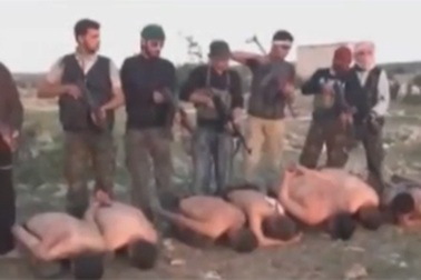 Lộ video phe nổi dậy Syria hành quyết các binh sĩ chính phủ