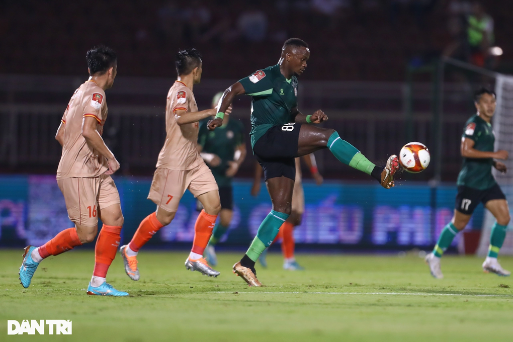 Đánh bại CLB TPHCM, CLB Công An Hà Nội tạm thời lên nhì bảng V-League - 2 Đánh bại CLB TPHCM, CLB Công An Hà Nội tạm thời lên nhì bảng V-League - 2
