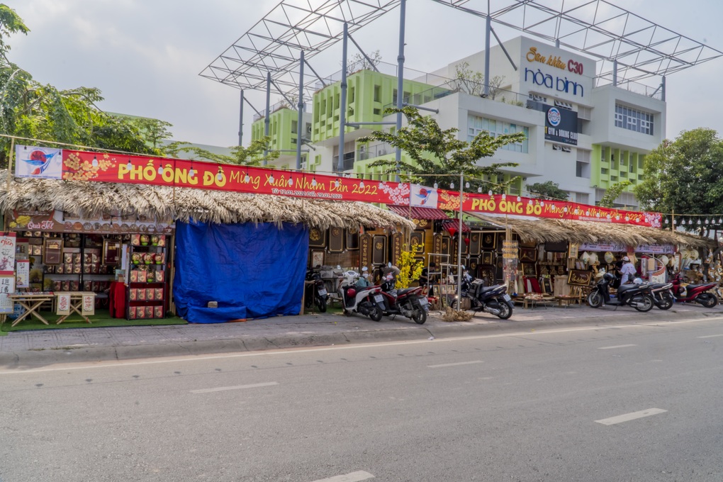 Ông đồ 4.0 chuẩn bị hàng trăm bức thư pháp cho Tết - 4 Ông đồ 4.0 chuẩn bị hàng trăm bức thư pháp cho Tết - 4