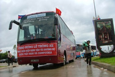 Thông xe đường bộ Việt Nam - Campuchia tại cửa khẩu Mộc Bài