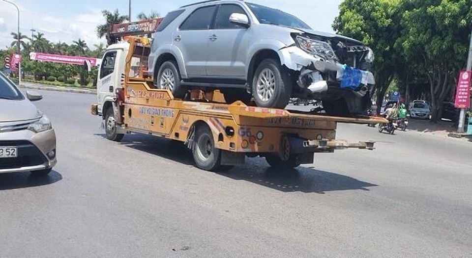 Vụ xe biển xanh tông cô gái: Xe của Ủy ban Kiểm tra Tỉnh ủy Nghệ An - 4 Vụ xe biển xanh tông cô gái: Xe của Ủy ban Kiểm tra Tỉnh ủy Nghệ An - 4