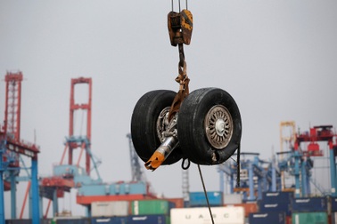 Thợ lặn phát hiện thân máy bay gặp nạn dưới đáy biển Indonesia