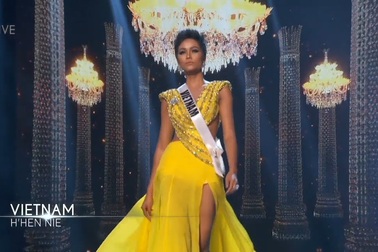 H'Hen Niê trình diễn ấn tượng tại cuộc thi hoa hậu hoàn vũ