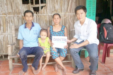 Quà nhân ái đến với cháu Nguyễn Thị Kim Chi