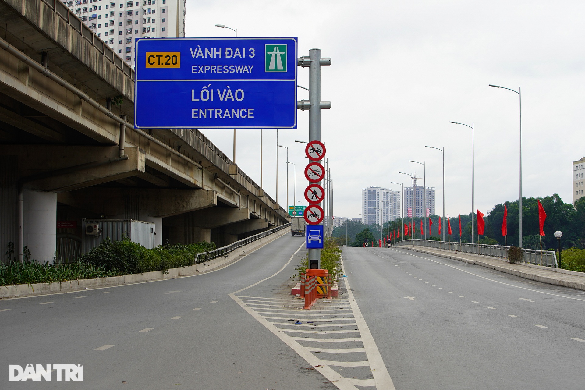 Toàn cảnh đường phố Hà Nội vắng vẻ, thông thoáng ngày cuối cùng năm Tân Sửu - 7 Toàn cảnh đường phố Hà Nội vắng vẻ, thông thoáng ngày cuối cùng năm Tân Sửu - 7