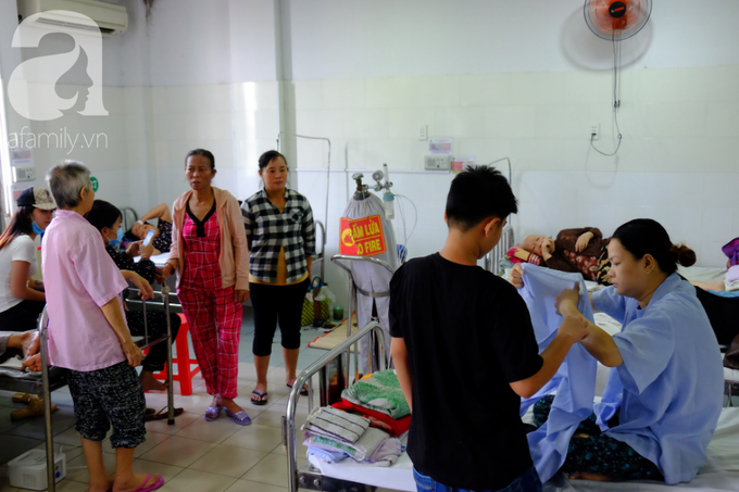 Thương cảnh bé trai 12 tuổi xin nghỉ học, một mình chăm sóc mẹ bị ung thư buồng trứng, tiểu đường nặng trong viện - Ảnh 14. Thương cảnh bé trai 12 tuổi xin nghỉ học, một mình chăm sóc mẹ bị ung thư buồng trứng, tiểu đường nặng trong viện - Ảnh 14.