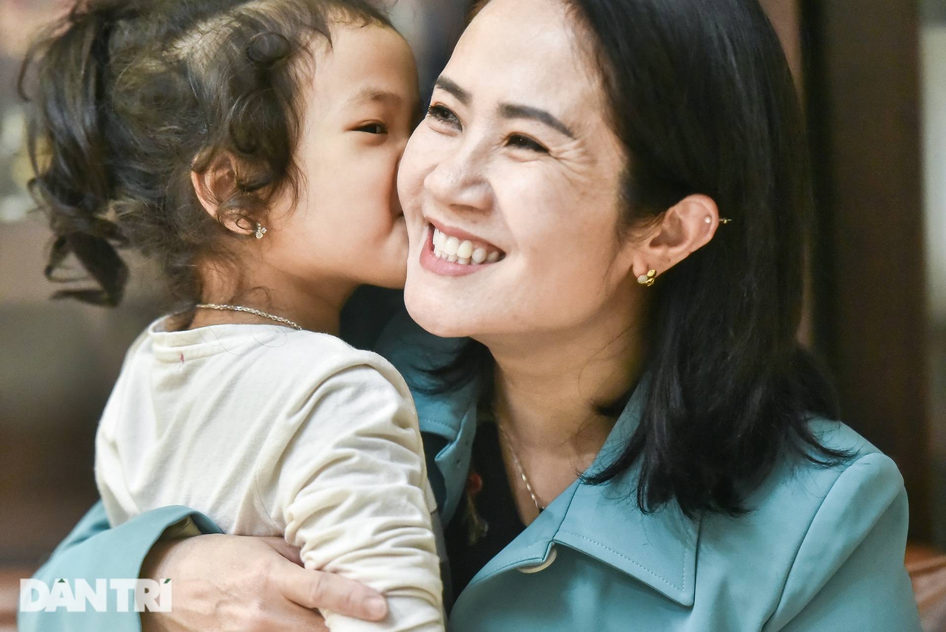 Một ngày làm giảng viên đại học của diễn viên Nguyệt Hằng - 2 Một ngày làm giảng viên đại học của diễn viên Nguyệt Hằng - 2