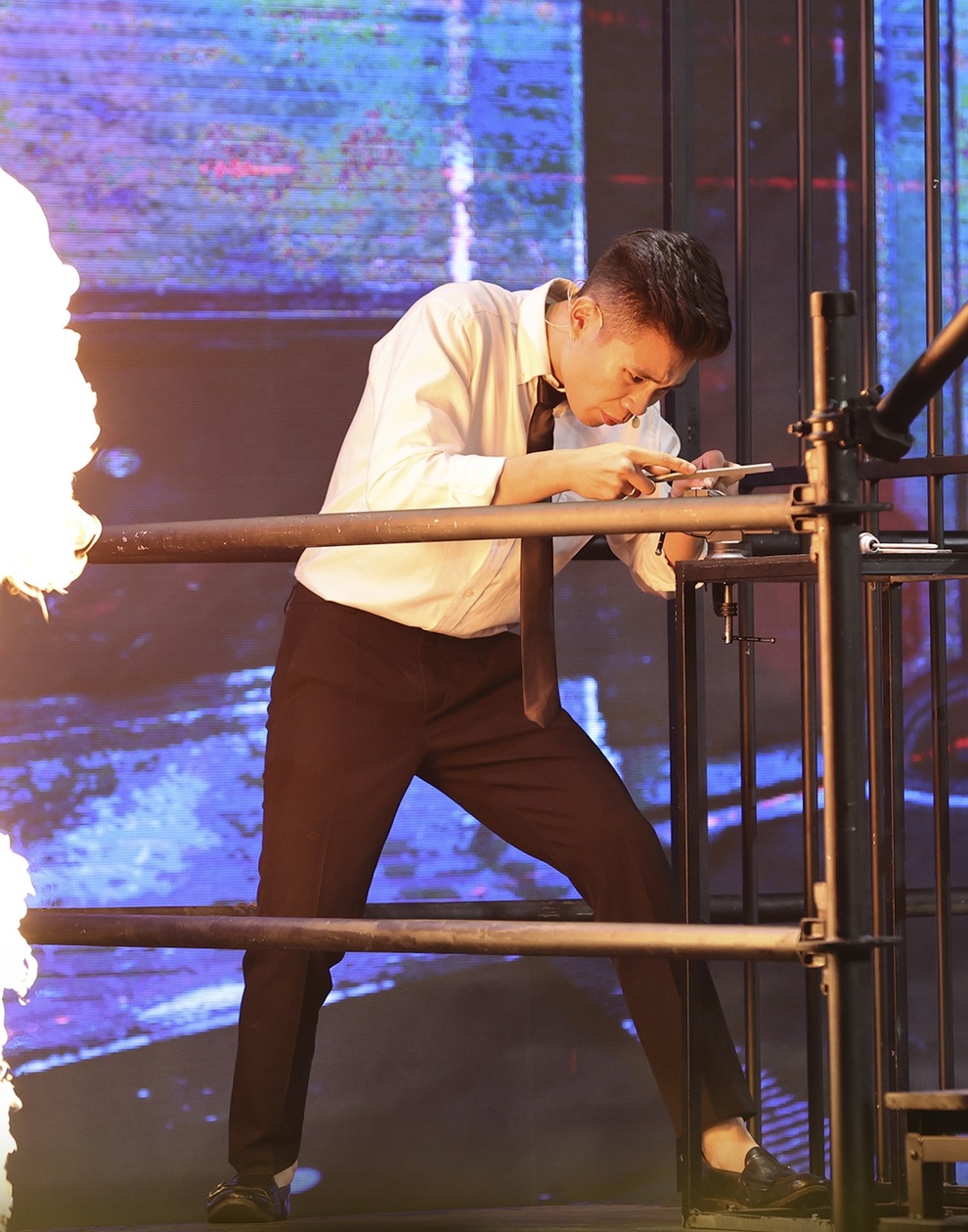 Xuân Bắc nín thở xem thợ khóa hot nhất TikTok Việt Nam mở khóa siêu tưởng - 2 Xuân Bắc nín thở xem thợ khóa hot nhất TikTok Việt Nam mở khóa siêu tưởng - 2