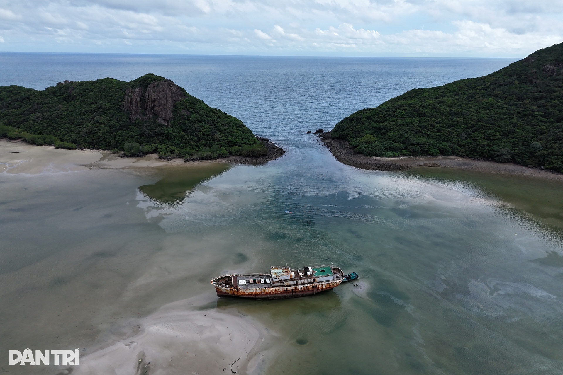 Hình ảnh cuối cùng của tàu hoang Sheng Li trước khi được kéo khỏi Côn Đảo - 7 Hình ảnh cuối cùng của tàu hoang Sheng Li trước khi được kéo khỏi Côn Đảo - 7