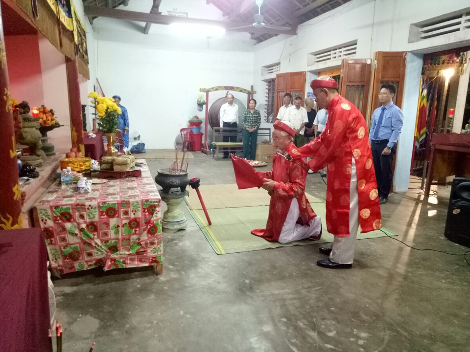 Độc đáo lễ rước lửa đêm giao thừa của người dân làng biển - 2 Độc đáo lễ rước lửa đêm giao thừa của người dân làng biển - 2