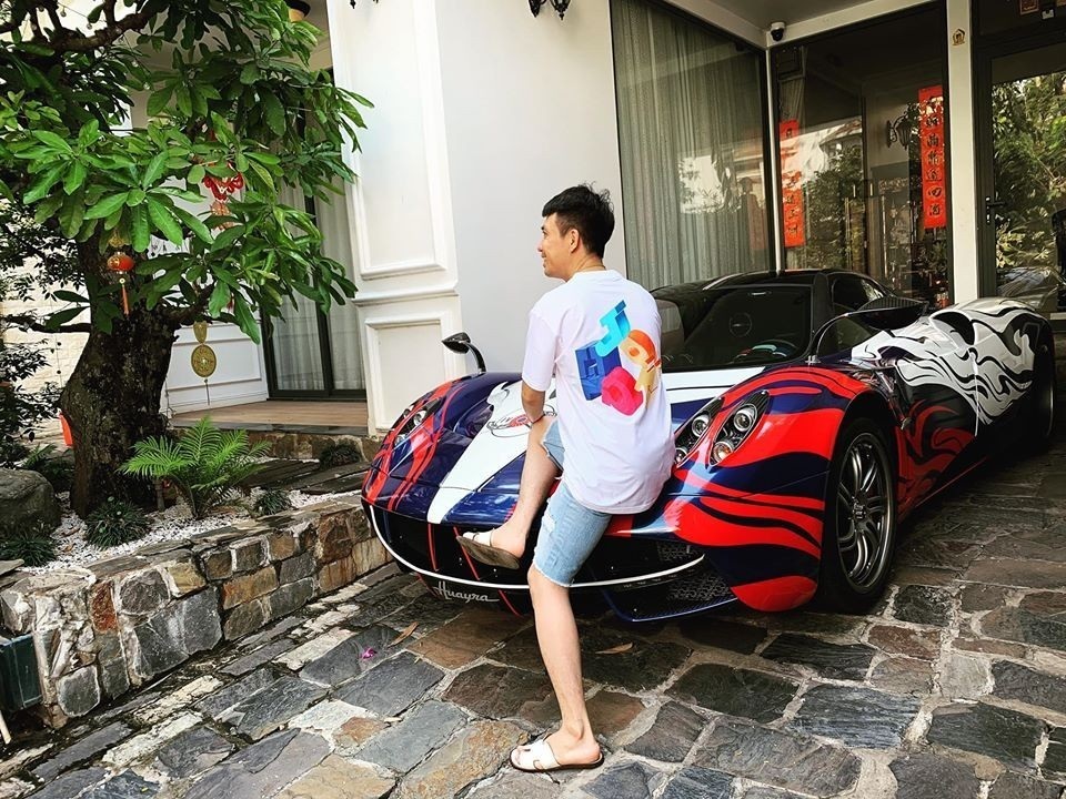 Bên trong garage siêu xe hoành tráng của giới đại gia Việt - 2 Bên trong garage siêu xe hoành tráng của giới đại gia Việt - 2