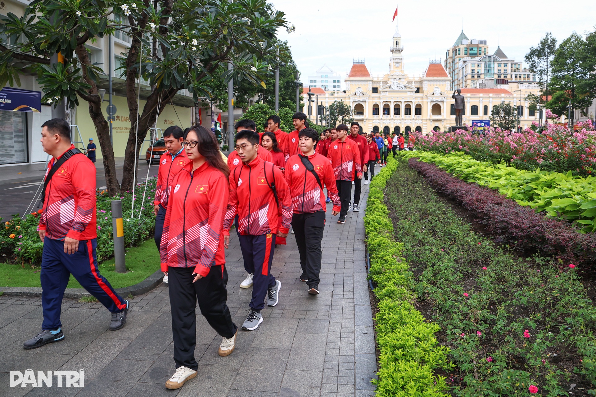 Hàng trăm VĐV hừng hực khí thế lên đường tranh tài SEA Games 33 - 7