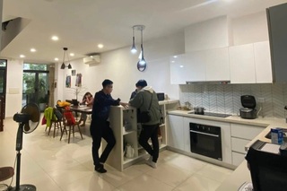 Nhà 92m2 ở Hà Nội "lột xác" sau cải tạo, không gian bừng sáng, rộng hơn - 3