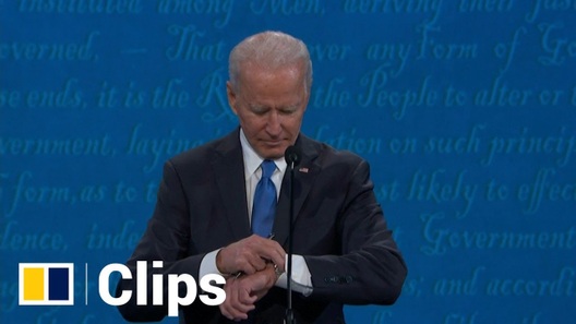 Ông Biden kiểm tra đồng hồ trong tranh luận với ông Trump