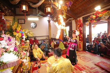 Tọa đàm "Nghi lễ hầu đồng cổ truyền - Bảo tồn phát huy tín ngưỡng thờ Mẫu"