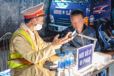 Đi chơi ngày lễ Valentine, tài xế vi phạm nồng độ cồn nói uống 2 chén rượu