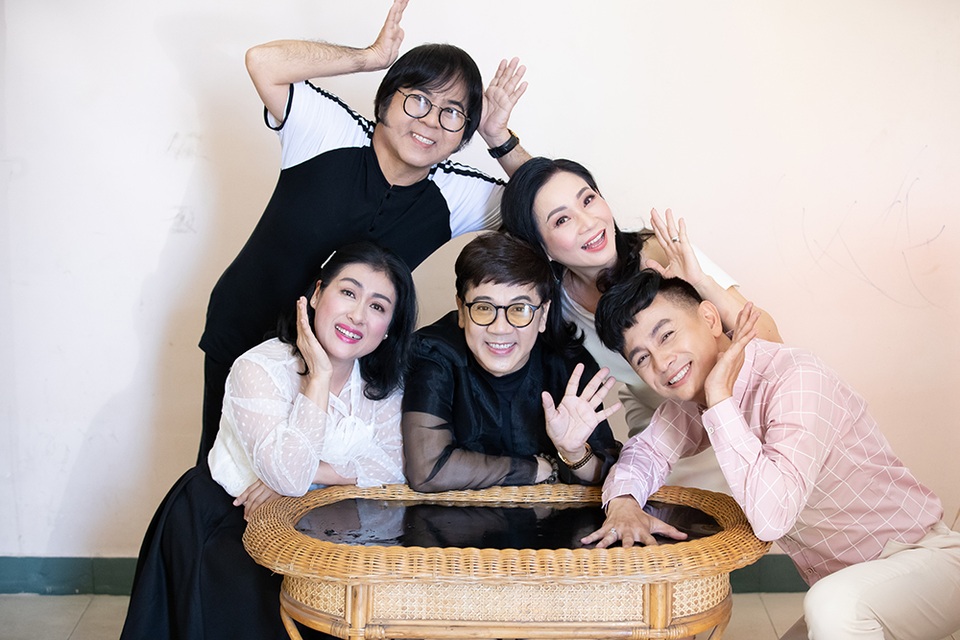 NSND Hồng Vân bật khóc khi chưa từng nói lời cảm ơn với đàn anh Thành Lộc - 1 NSND Hồng Vân bật khóc khi chưa từng nói lời cảm ơn với đàn anh Thành Lộc - 1