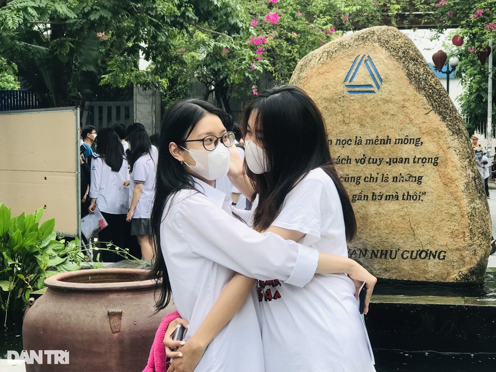 Thí sinh ưu tiên bước chân phải khỏi nhà, cúng chùa cầu may - 2 Thí sinh ưu tiên bước chân phải khỏi nhà, cúng chùa cầu may - 2