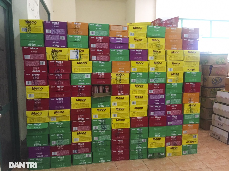 Hà Nội: Hơn 10 tấn bánh trung thu, trà sữa Trung Quốc nhập lậu bị thu giữ - 10 Hà Nội: Hơn 10 tấn bánh trung thu, trà sữa Trung Quốc nhập lậu bị thu giữ - 10