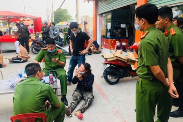 Nhóm giang hồ bảo kê ngày ngày thu tiền của tiểu thương