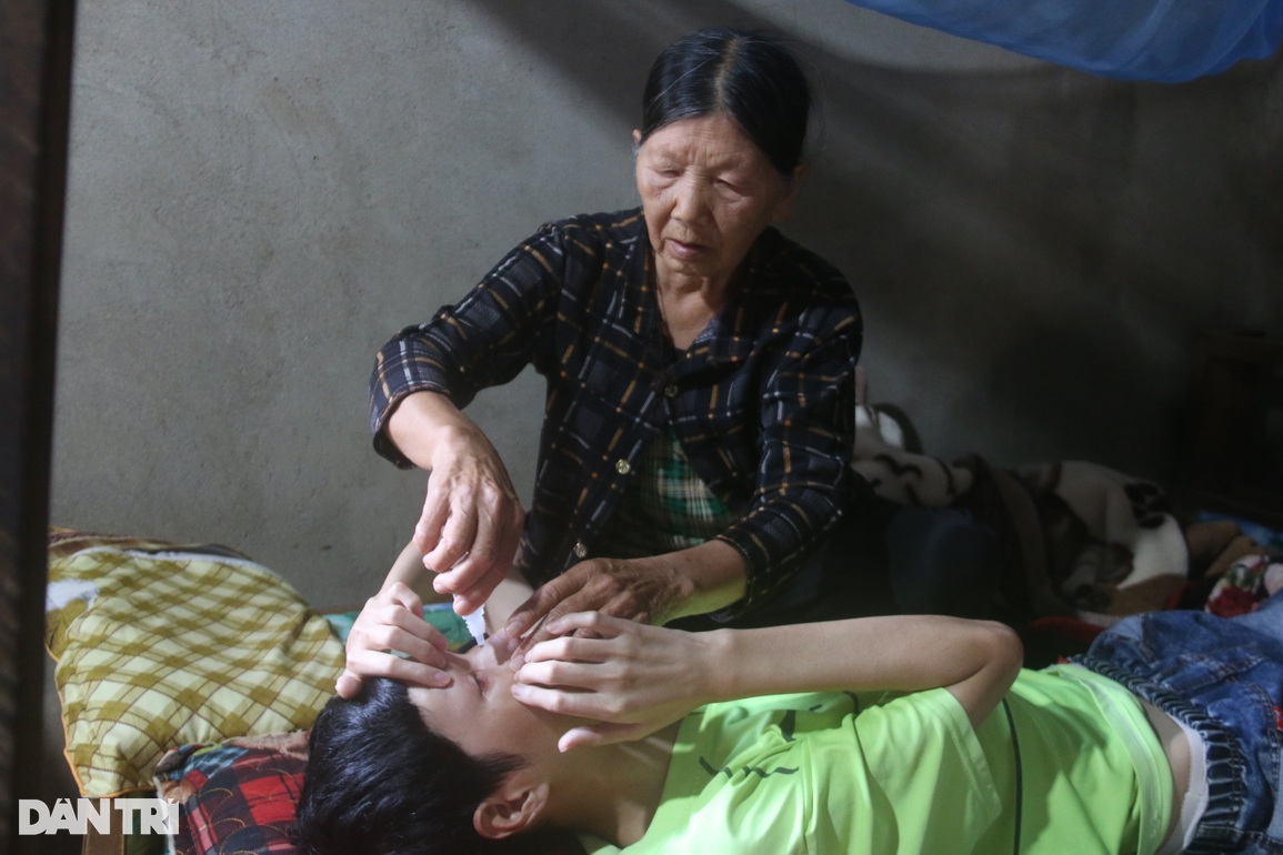 Xót xa mẹ già lặng lẽ lo hậu sự của 3 người con lần lượt mắc bệnh lạ - 5 Xót xa mẹ già lặng lẽ lo hậu sự của 3 người con lần lượt mắc bệnh lạ - 5