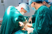 Ngại đi khám vì Covid-19, thiếu niên 14 tuổi mất một bên tinh hoàn