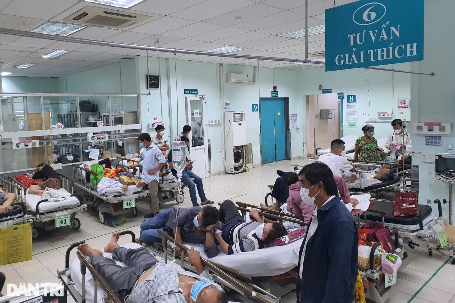 Vì sao nhiều nhân viên y tế rời bệnh viện công sang bệnh viện tư? - 3 Vì sao nhiều nhân viên y tế rời bệnh viện công sang bệnh viện tư? - 3