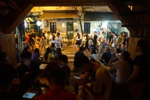 Người Hà Nội nghĩ gì về kế hoạch bỏ "giờ giới nghiêm"?