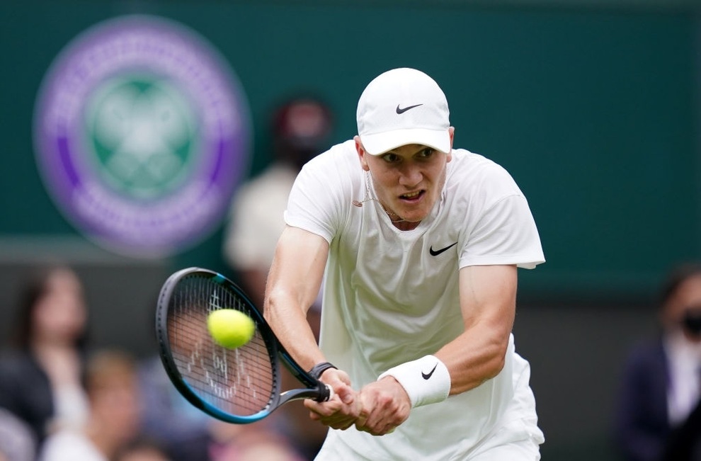 Djokovic ngược dòng thổi bay tài năng trẻ người Anh - 2 Djokovic ngược dòng thổi bay tài năng trẻ người Anh - 2
