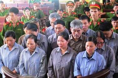 13 đối tượng buôn 223 bánh heroin hầu tòa