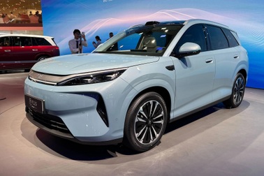 BYD Atto 3 2026 ra mắt: Sạc nhanh 9 phút, to ngang CX-5, Tucson