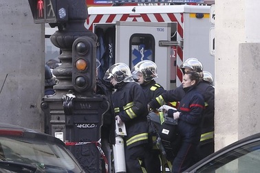 Binh sĩ Pháp bắn kẻ dùng dao tấn công tại bảo tàng Louvre ở Paris