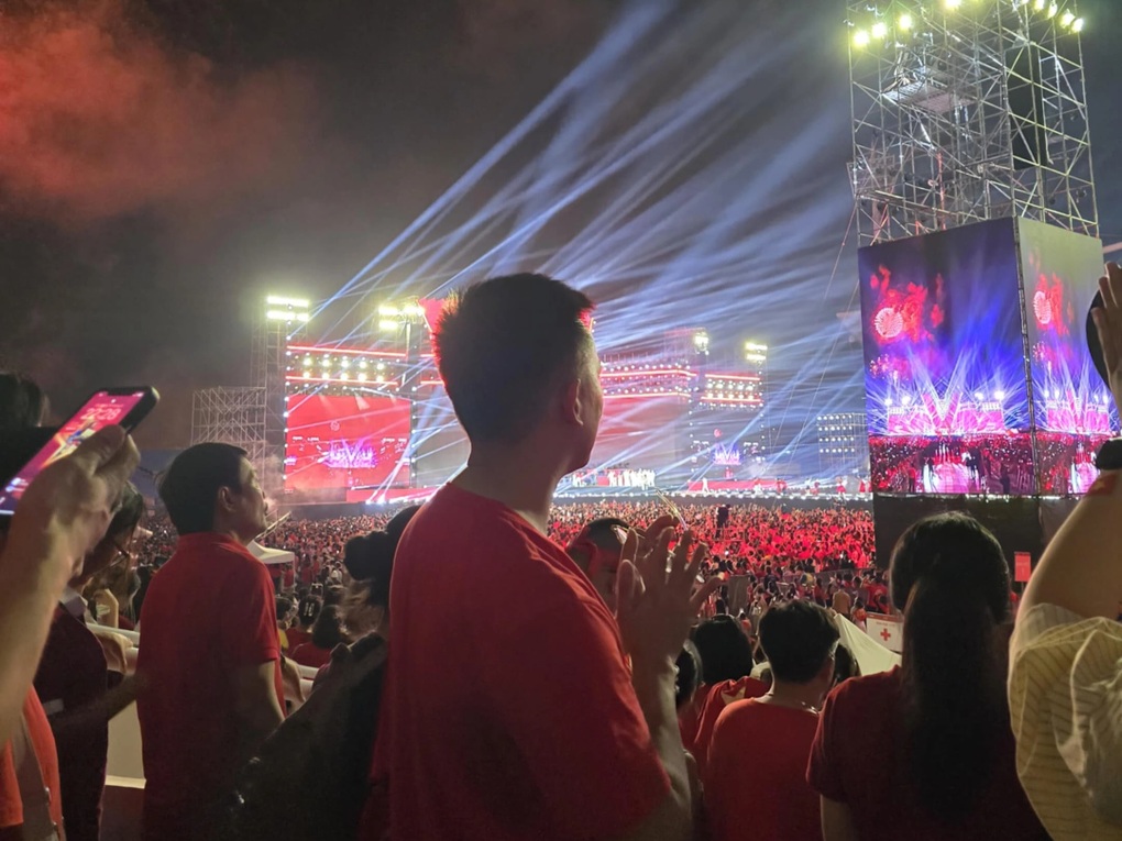 Rơi đồ tại “concert quốc gia” 50.000 người, chàng trai nhận cái kết ấm lòng - 1 Rơi đồ tại “concert quốc gia” 50.000 người, chàng trai nhận cái kết ấm lòng - 1