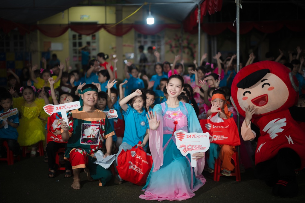 Trung thu đặc biệt ở vùng lũ: Khi tiếng cười trẻ thơ lấn át dư âm thiên tai - 2