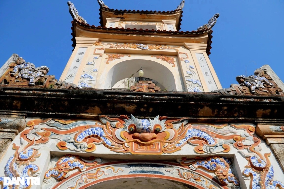 Độc đáo rễ cây ôm trọn hàng cột ngôi đền cổ hơn 600 năm tuổi ở Hà Tĩnh - 11