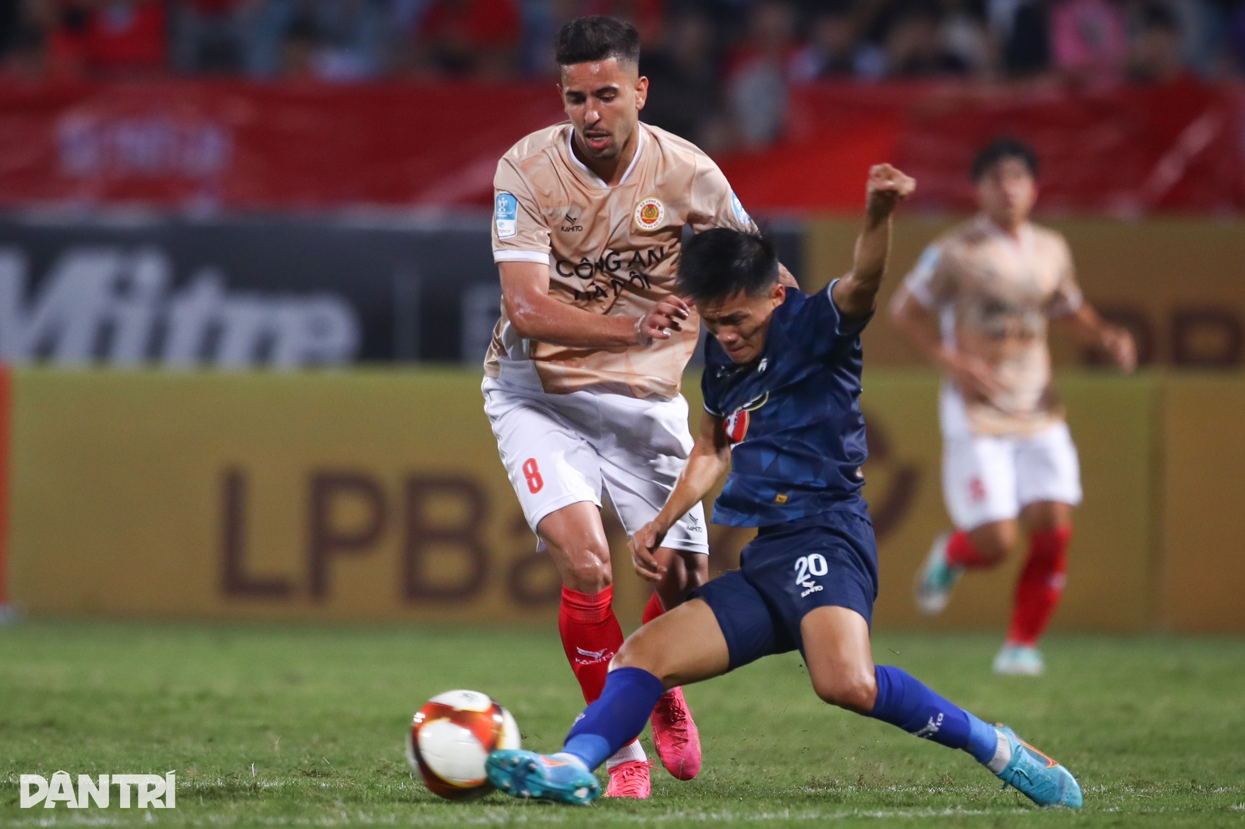 ក្លឹបប៉ូលីសហាណូយបានយកឈ្នះ HA Gia Lai នៅថ្ងៃដែលគ្រូបង្វឹក Gong Oh Kyun បង្ហាញខ្លួនជាលើកដំបូង - 5 CLB Công an Hà Nội đánh bại HA Gia Lai trong ngày HLV Gong Oh Kyun ra mắt - 5