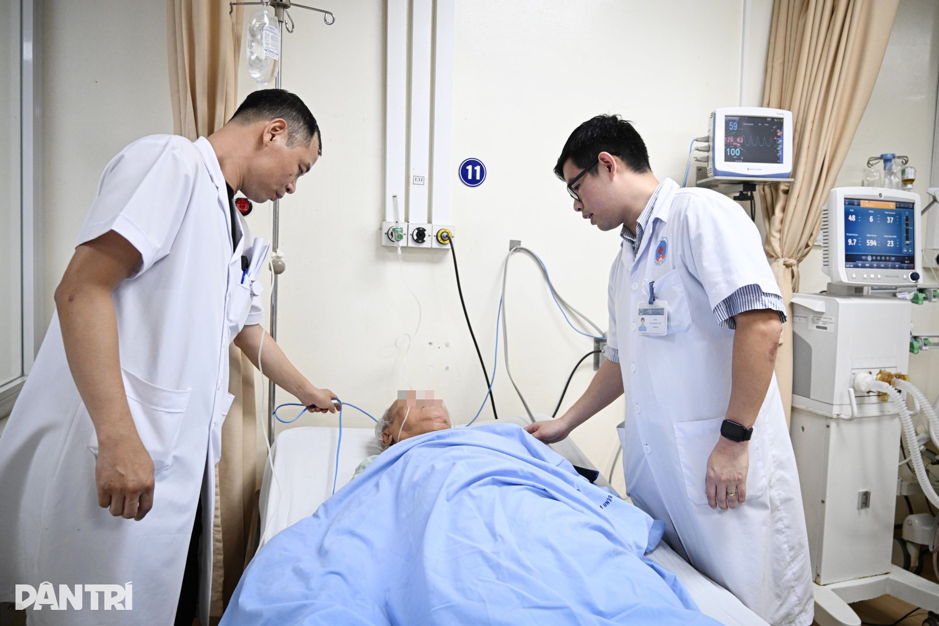 Nín thở xem bác sĩ giải cứu bộ não sắp chết ngạt của bệnh nhân đột quỵ - 16