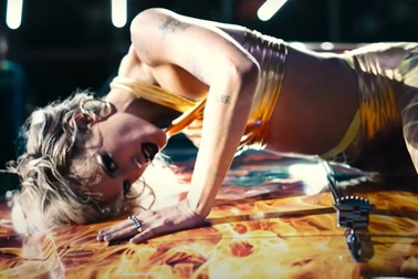 Nhiều khán giả bị nôn, bị ngất, phải bỏ về vì phim đoạt Cành Cọ Vàng