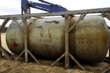 Bồn hóa chất in chữ Trung Quốc dạt vào bờ biển Quảng Nam