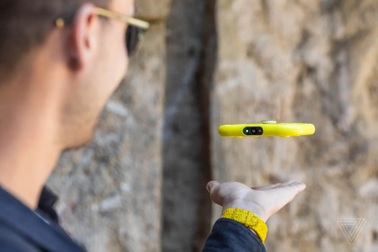 Độc đáo chiếc flycam tí hon, chuyên sử dụng để chụp ảnh selfie