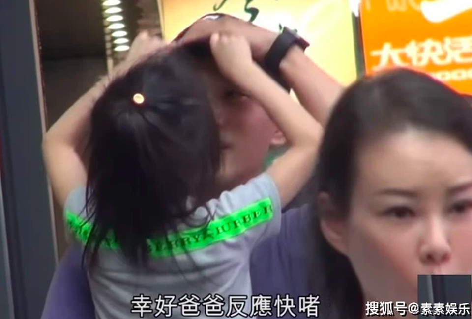 Dương Mịch mải mê làm việc, Lưu Khải Uy tất bật trông con - 4