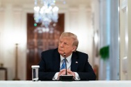 Cuộc đối đầu kịch tính giữa ông Trump và Cơ quan Lưu trữ Quốc gia Mỹ