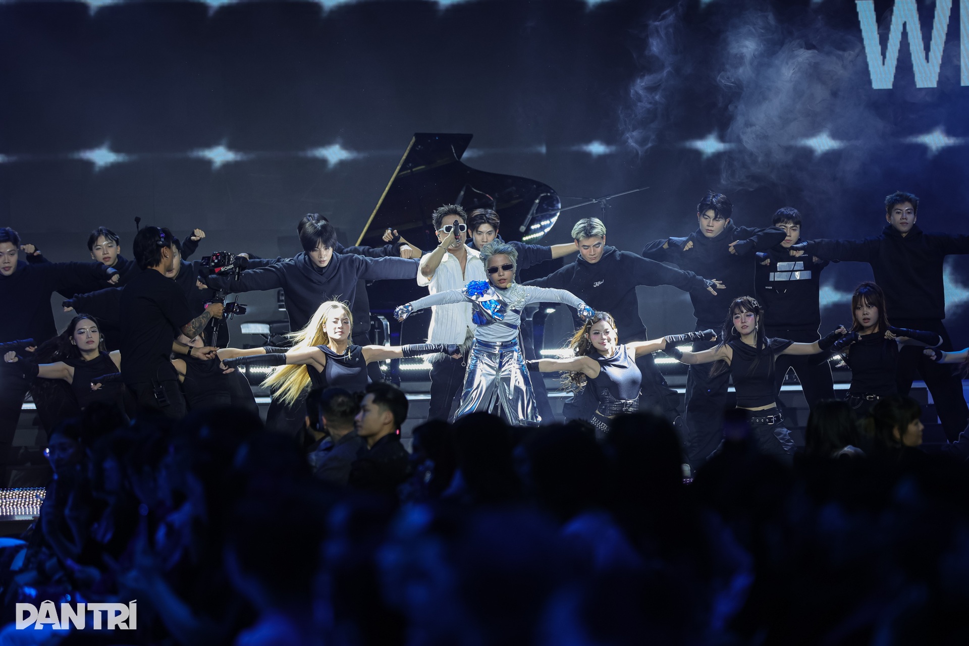 “Chị đẹp” Lynk Lee khoe nét nữ tính trên sàn diễn thời trang - 13