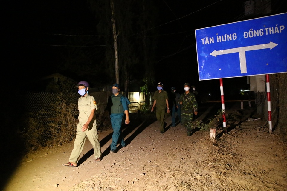 Bộ đội Biên phòng canh đường sông, giữ đường đồng ngăn ngừa dịch Covid-19 - 10 Bộ đội Biên phòng canh đường sông, giữ đường đồng ngăn ngừa dịch Covid-19 - 10