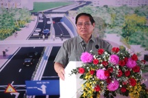 Thủ tướng xúc động khi thấy hầm chui Trần Quốc Hoàn thông xe