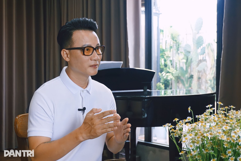 Ca sĩ Hoàng Bách: Nhiều người thấy tiếc khi tôi lập gia đình sớm - 4 Ca sĩ Hoàng Bách: Nhiều người thấy tiếc khi tôi lập gia đình sớm - 4