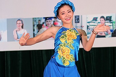 Điệu múa hút hồn của nữ sinh mang tên loài hoa Thạch Thảo