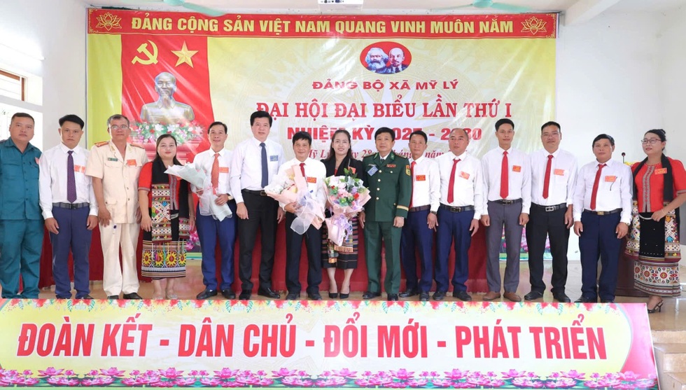 Khí thế mới ở xã vừa trải qua trận lũ lịch sử - 7 Khí thế mới ở xã vừa trải qua trận lũ lịch sử - 7