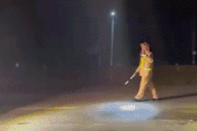 Cảnh sát xuyên đêm chốt chặn, kiểm tra từng xe tìm 2 phạm nhân bỏ trốn